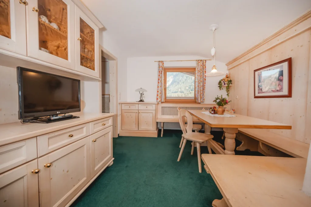 Großer Wohnraum im Appartement Wasserfall – Edenlehengut in Krimml