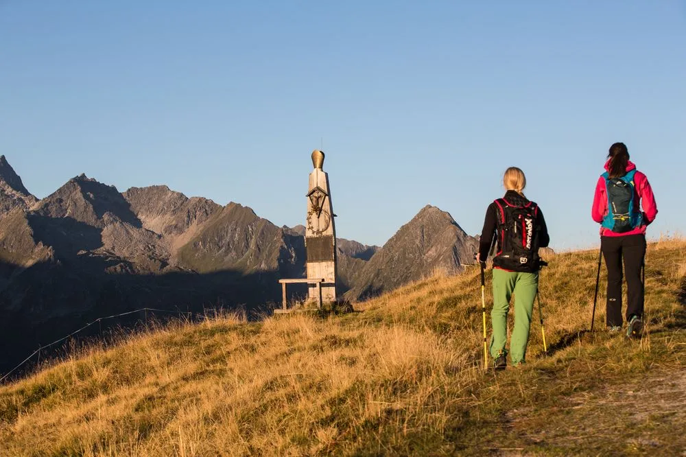 Wanderer bei der Sonnenaufgangstour – Edenlehengut in Krimml