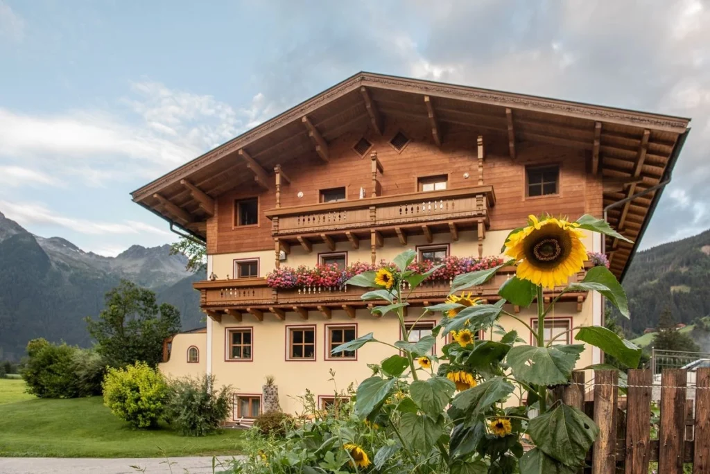 Appartementhaus Edenlehen im Sommer