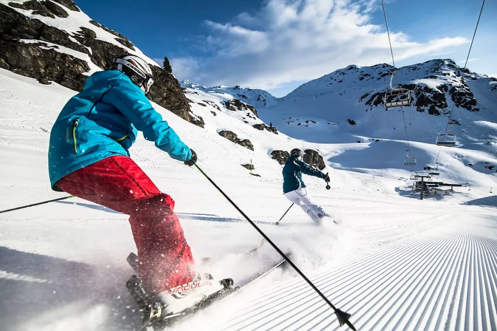 Rasanter Skifahrer in der Zillertal Arena – Edenlehengut in Krimml