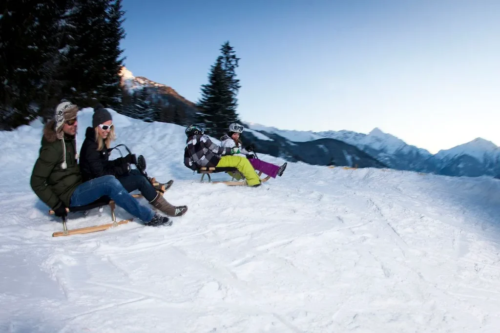 Rodeln mit Bergpanorama in der Zillertal Arena – Edenlehengut in Krimml