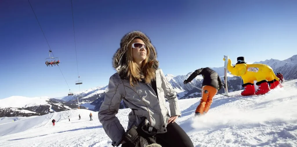 Skifahrerin bei einer Pause auf der Piste – Edenlehengut in Krimml