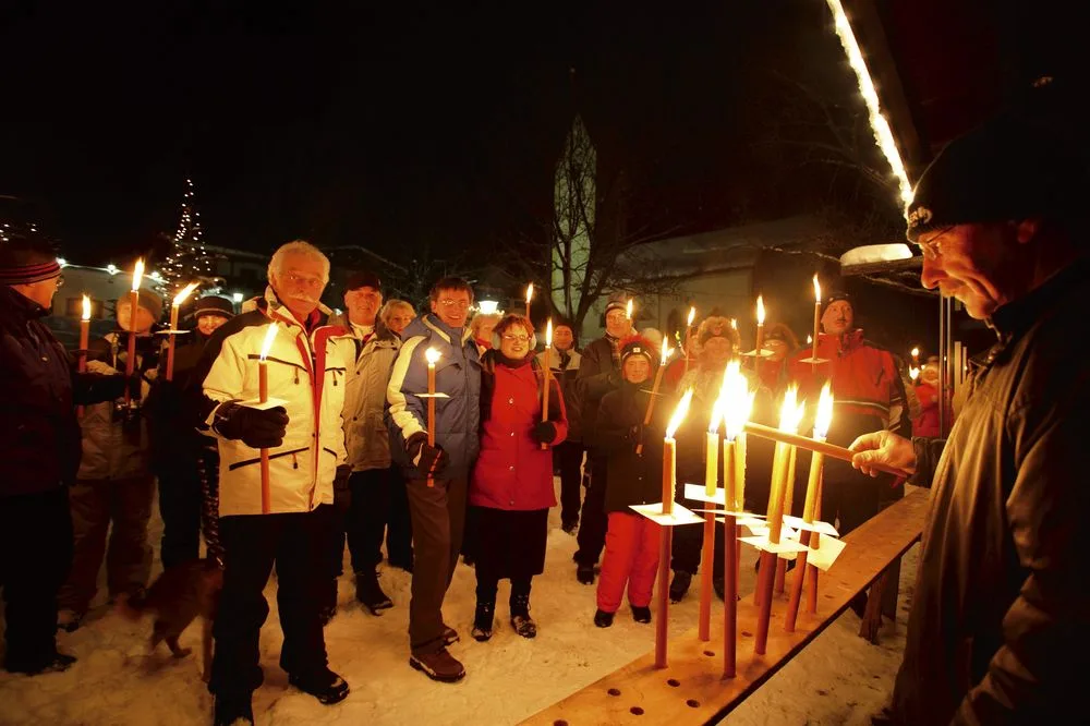 Winterabend mit Laternen in Krimml – Edenlehengut in Krimml